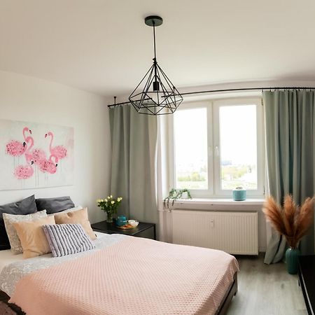 Piotrapartments - Daleka Cozy Train&Airport Apartment Варшава Экстерьер фото