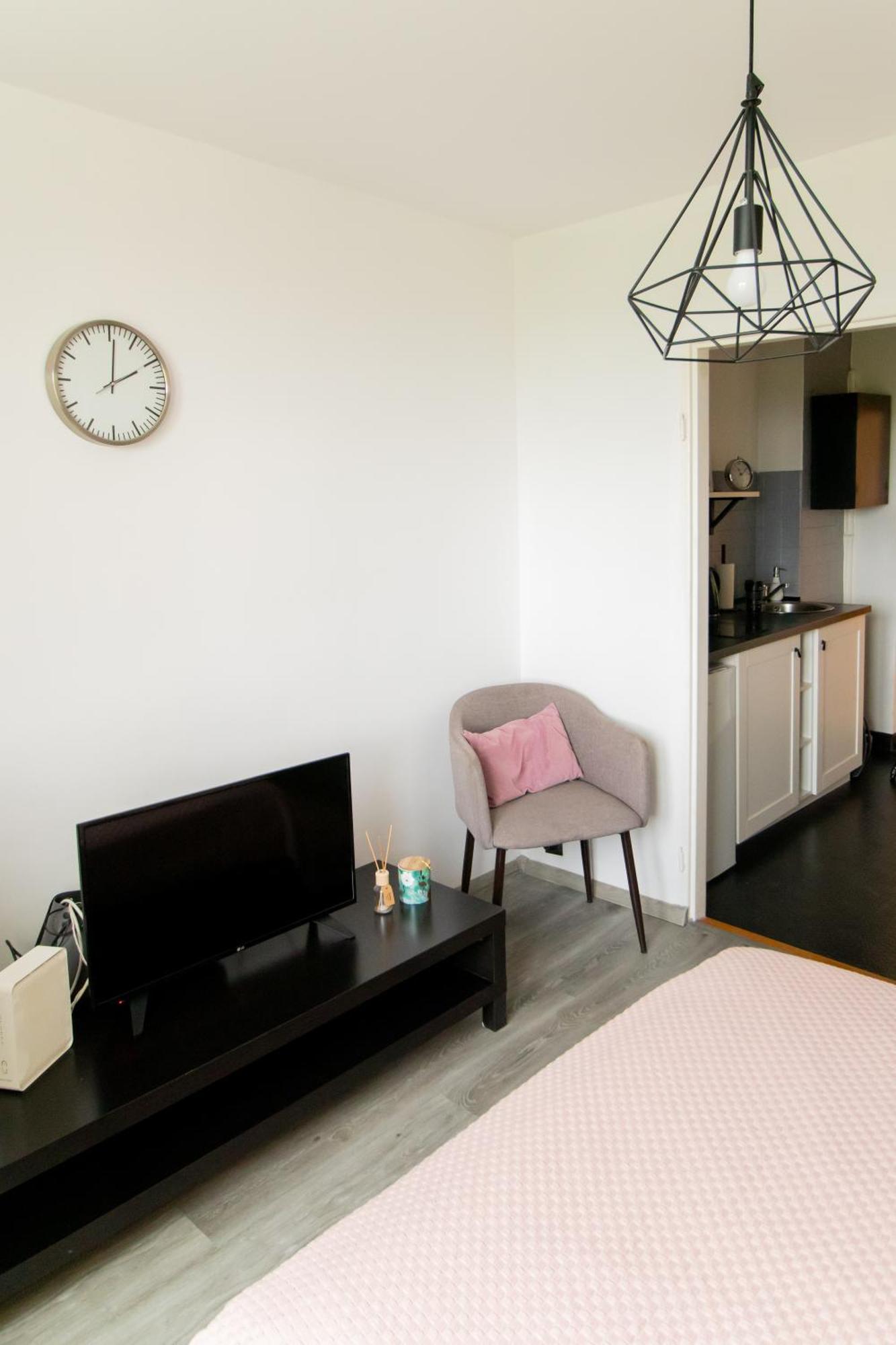 Piotrapartments - Daleka Cozy Train&Airport Apartment Варшава Экстерьер фото