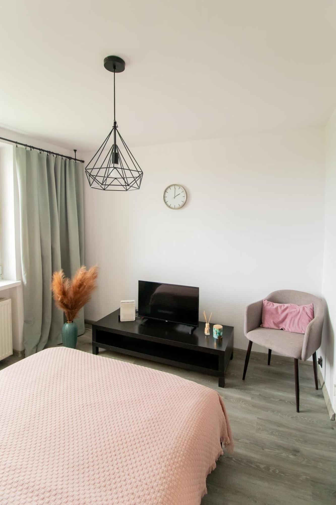 Piotrapartments - Daleka Cozy Train&Airport Apartment Варшава Экстерьер фото