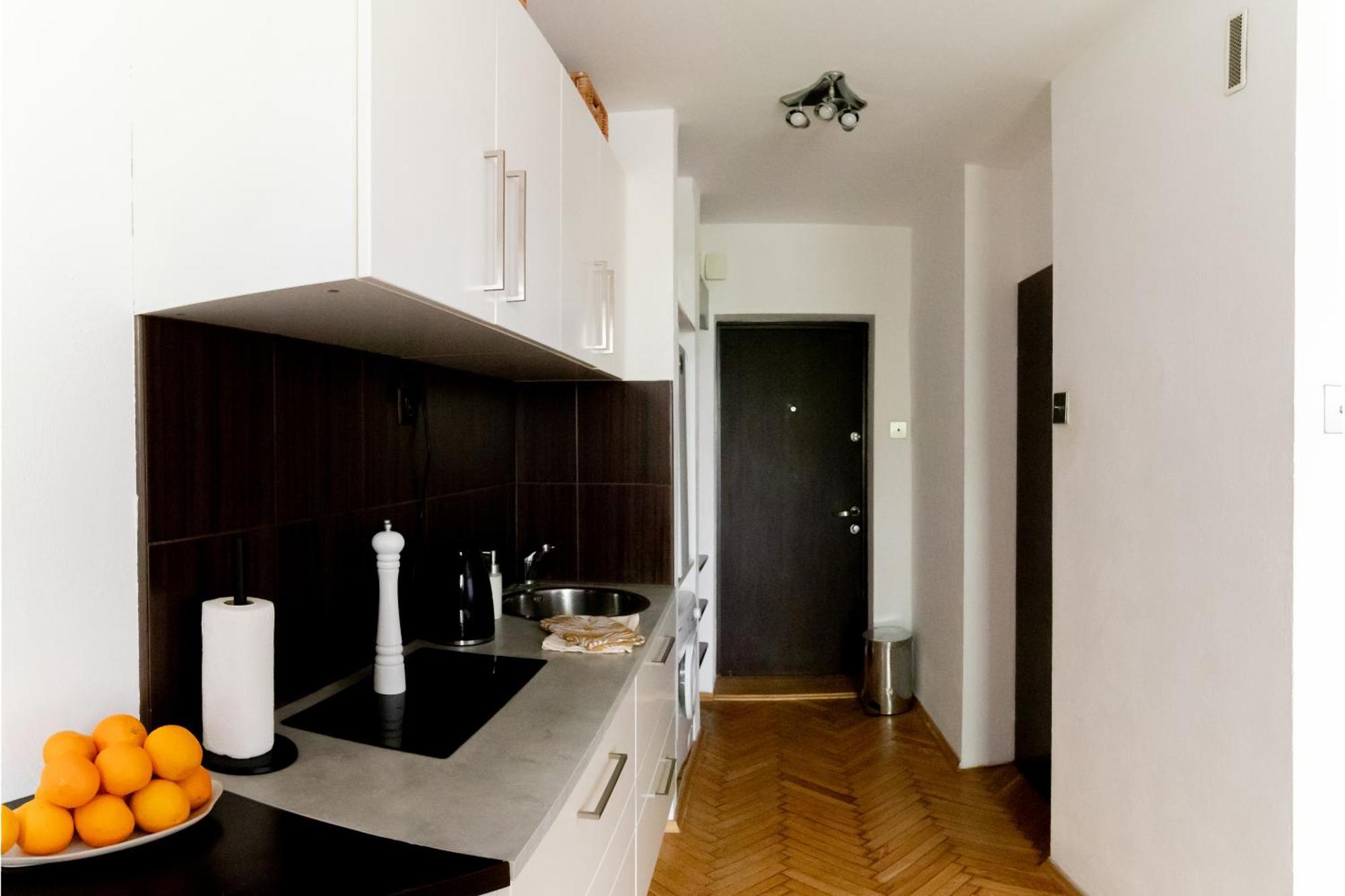 Piotrapartments - Daleka Cozy Train&Airport Apartment Варшава Экстерьер фото