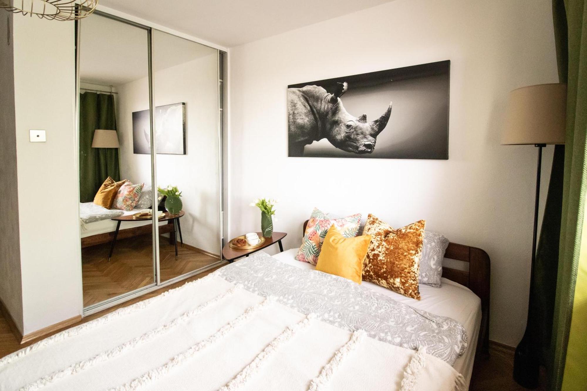 Piotrapartments - Daleka Cozy Train&Airport Apartment Варшава Экстерьер фото
